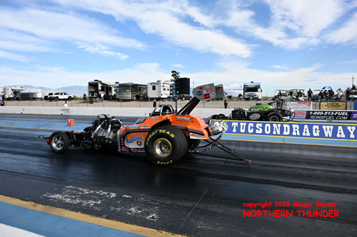 Lyle Greenberg - 'Cone Hunter' (near lane) vs 
Colin Thomas - 'Twisted Sister' (far lane)